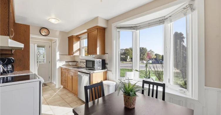 111 Tupper Drive, Thorold, ON, L2V 4C9 - 4