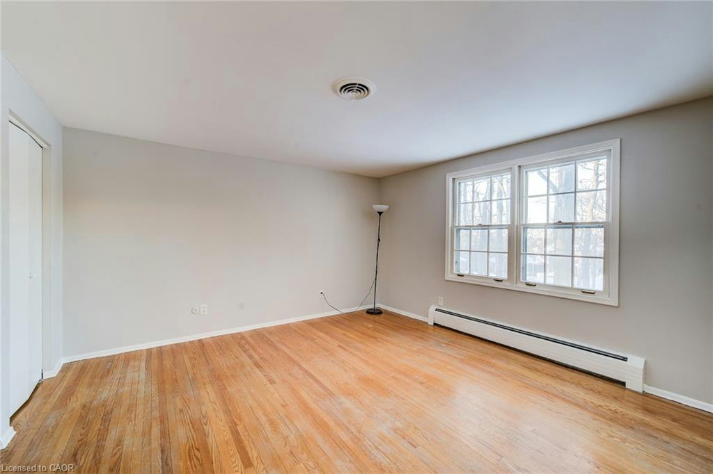 332 Longfellow Drive, Waterloo, ON, N2L 2S3 - 19