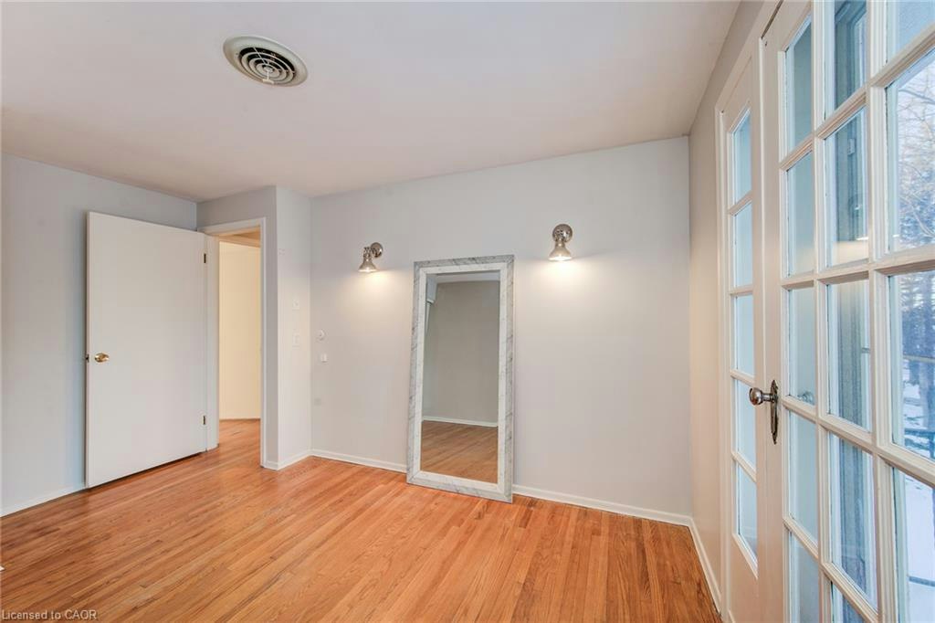 332 Longfellow Drive, Waterloo, ON, N2L 2S3 - 16