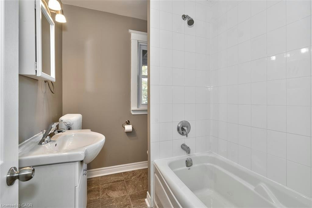 Upper-80 Grosvenor Avenue S, Hamilton, ON, L8M 3L2 - 7