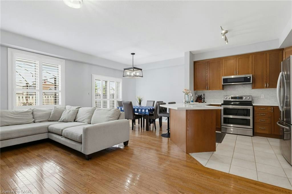 2092 English Crescent, Burlington, ON, L7L 7B3 - 4
