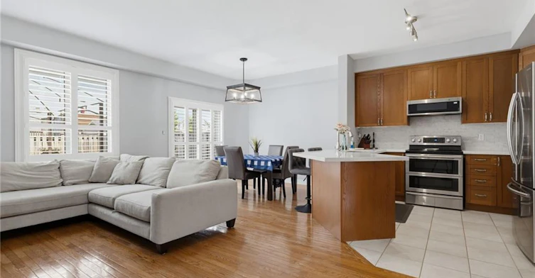 2092 English Crescent, Burlington, ON, L7L 7B3 - 4