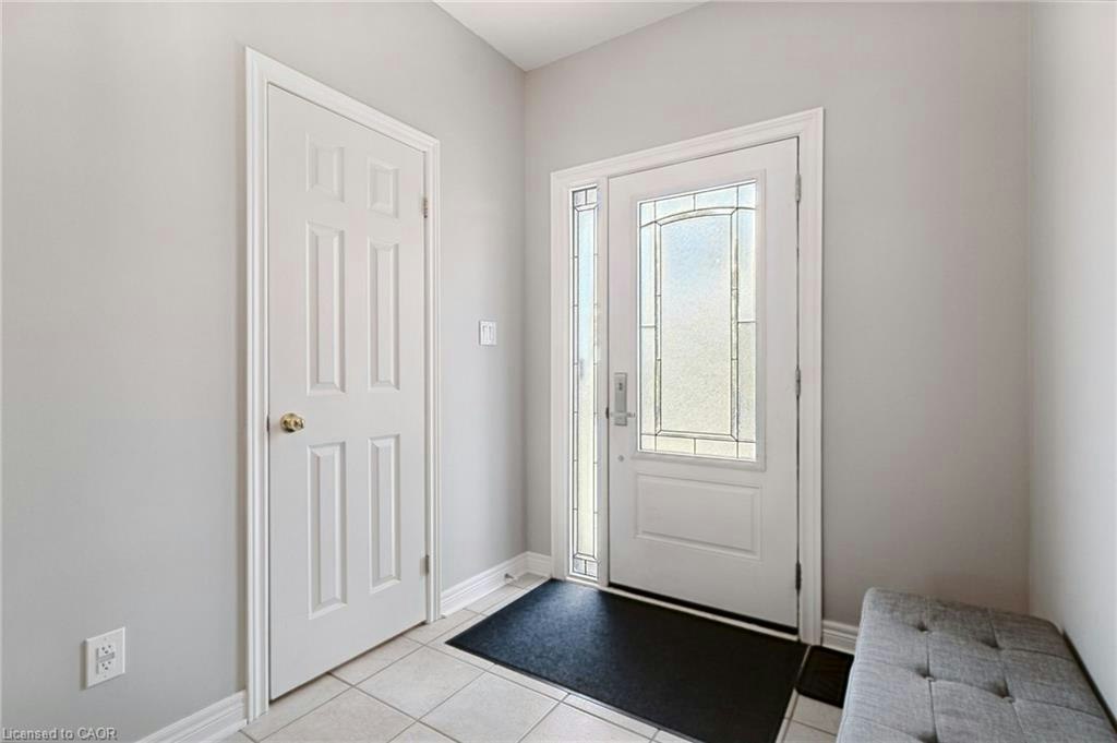 2092 English Crescent, Burlington, ON, L7L 7B3 - 2