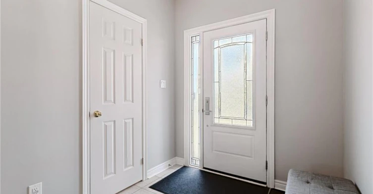 2092 English Crescent, Burlington, ON, L7L 7B3 - 2