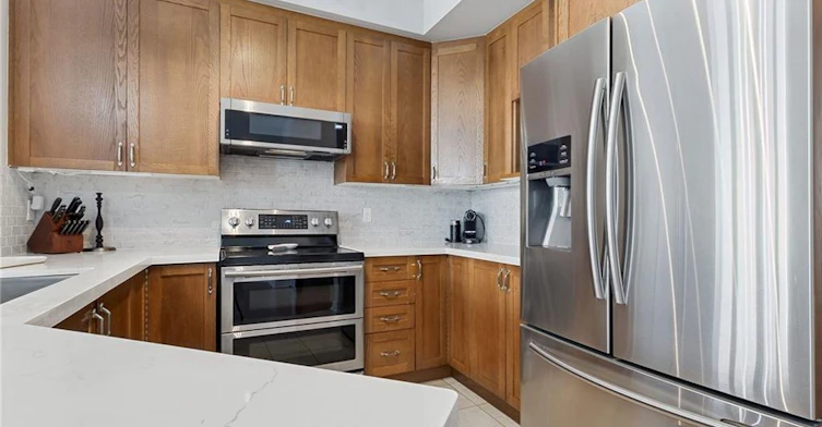 2092 English Crescent, Burlington, ON, L7L 7B3 - 7