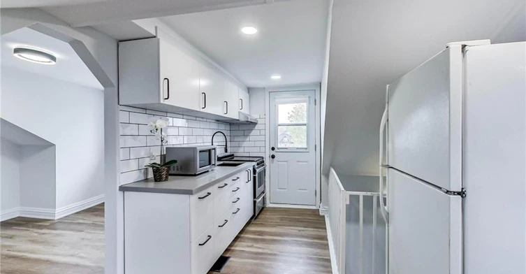 4-102 West Avenue S, Hamilton, ON, L8N 2S3 - 8