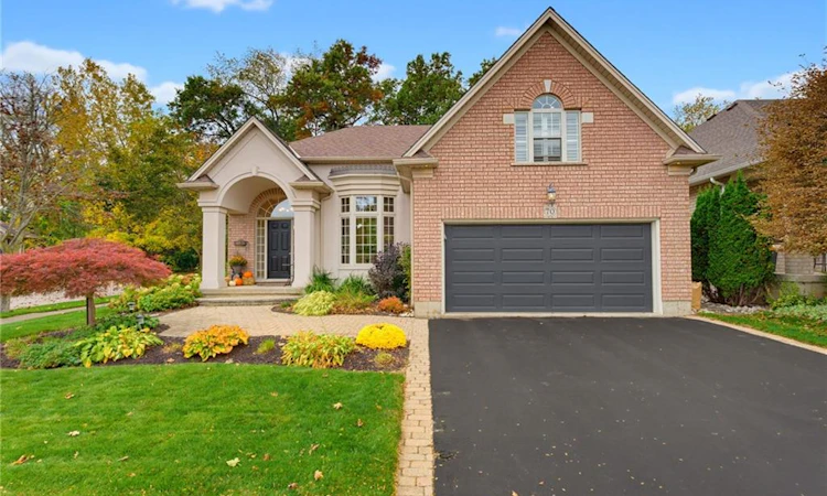 70 Carmichael Crescent