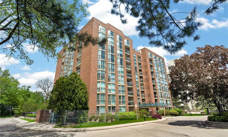 510-1225 North Shore Boulevard E
