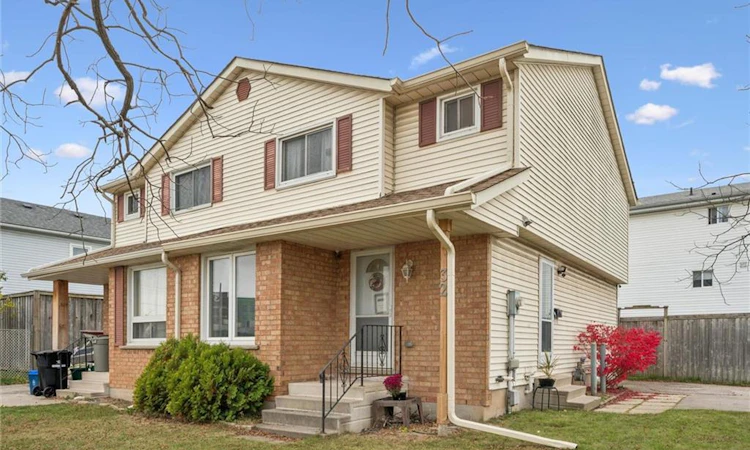 32 Jansen Avenue