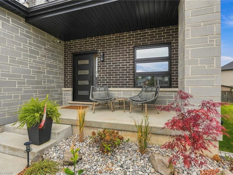 15 Saint Anthony Place, Hamilton, ON, L9C 0E4 - 2