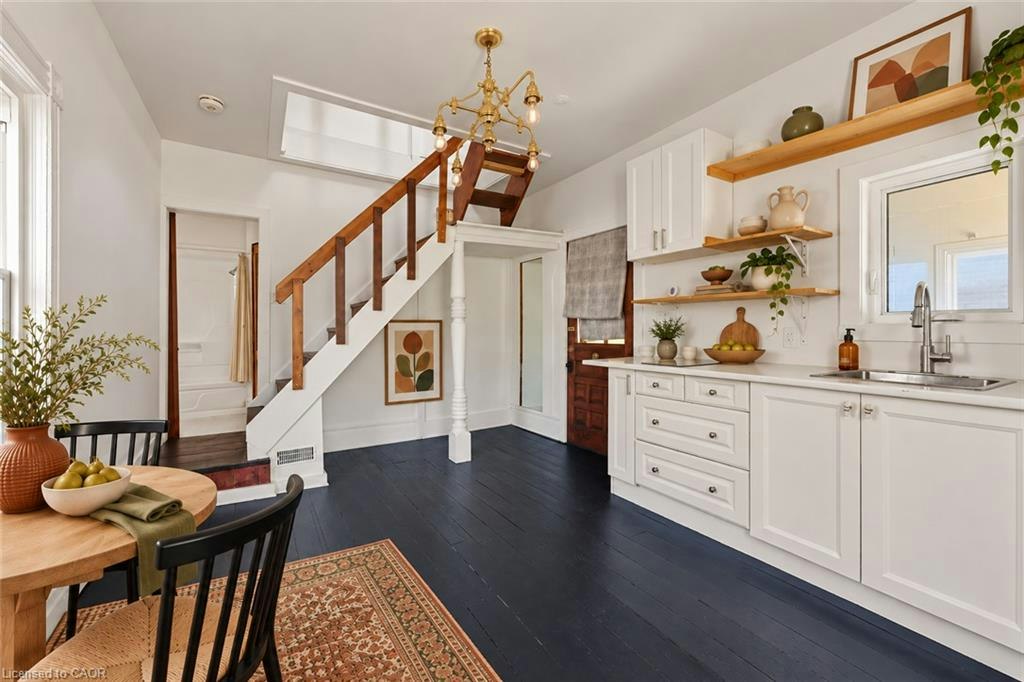 8 Tasker Street, St. Catharines, ON, L2R 3Z8