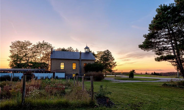 2653 Huron Road