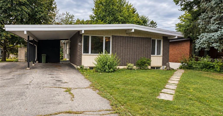 UPPER LEVEL-63 Sanatorium Road, Hamilton, ON, L9C 1Y4