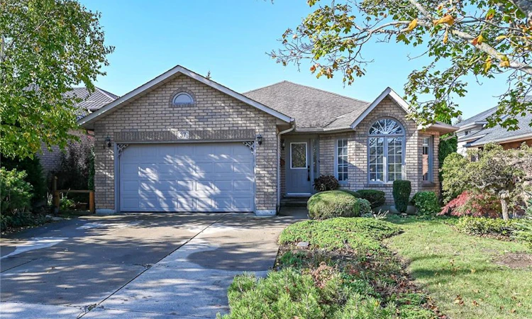37 Glenhollow Drive