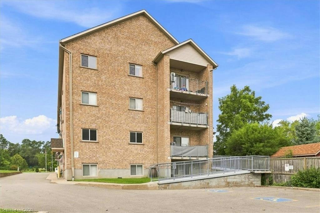 403-1522 King Street E, Kitchener, ON, N2G 2P1