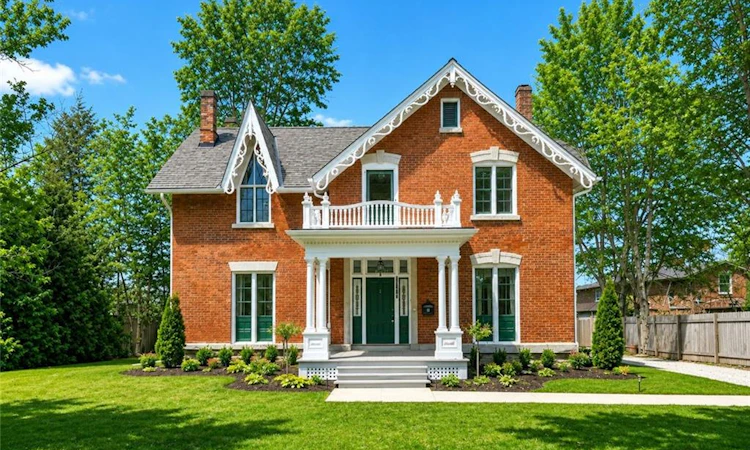262 Main Street W