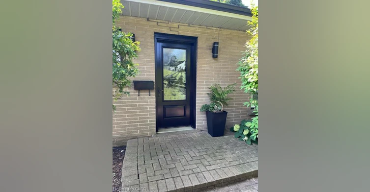 239 Rosemary Lane, Hamilton, ON, L9G 2K6 - 2