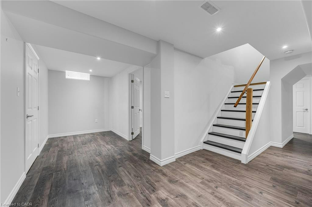 Lower-159 Valera Drive, Hamilton, ON, L8E 4T1 - 3