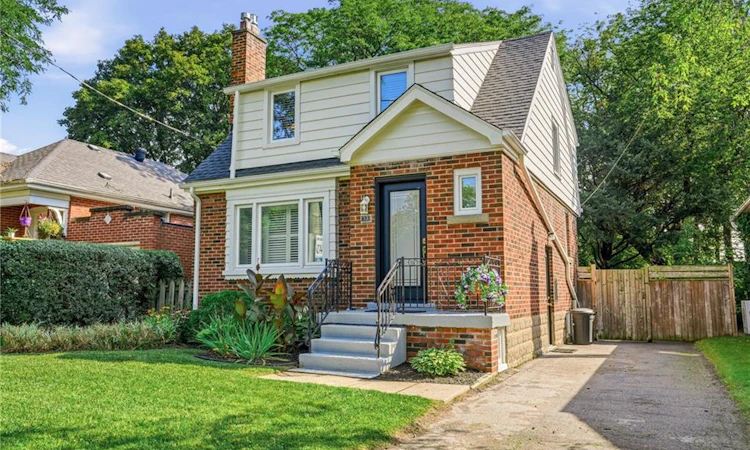 13 Allan Avenue