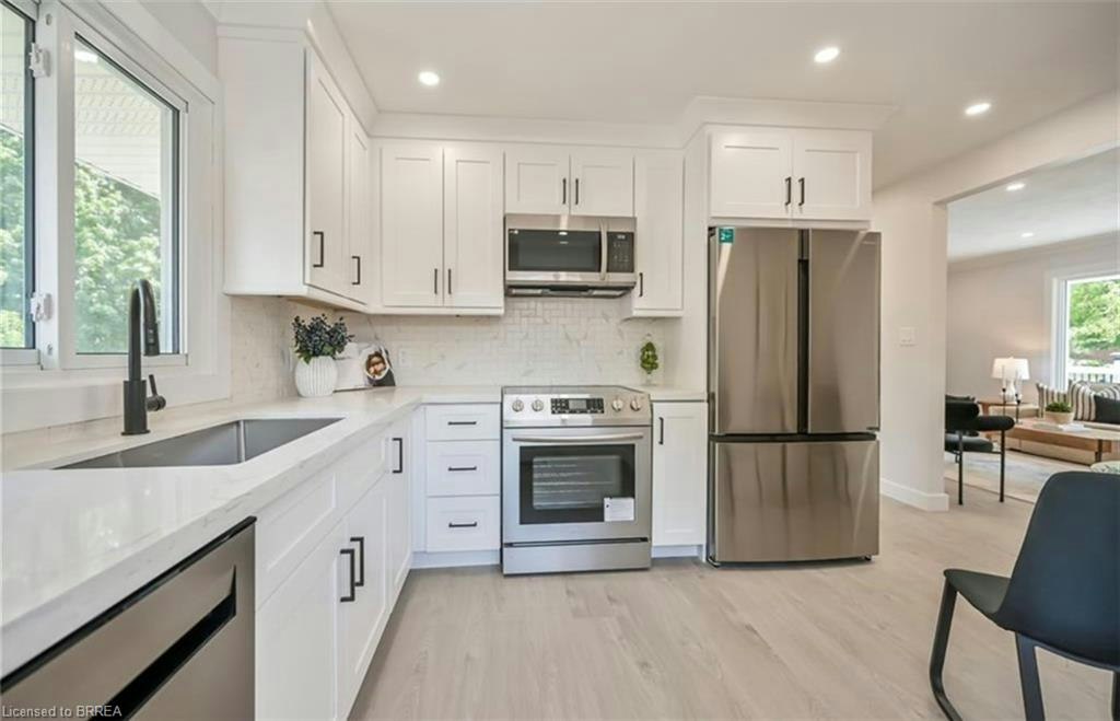 Upper-14 Pembroke Avenue, Brantford, ON, N3R 5B4 - 7