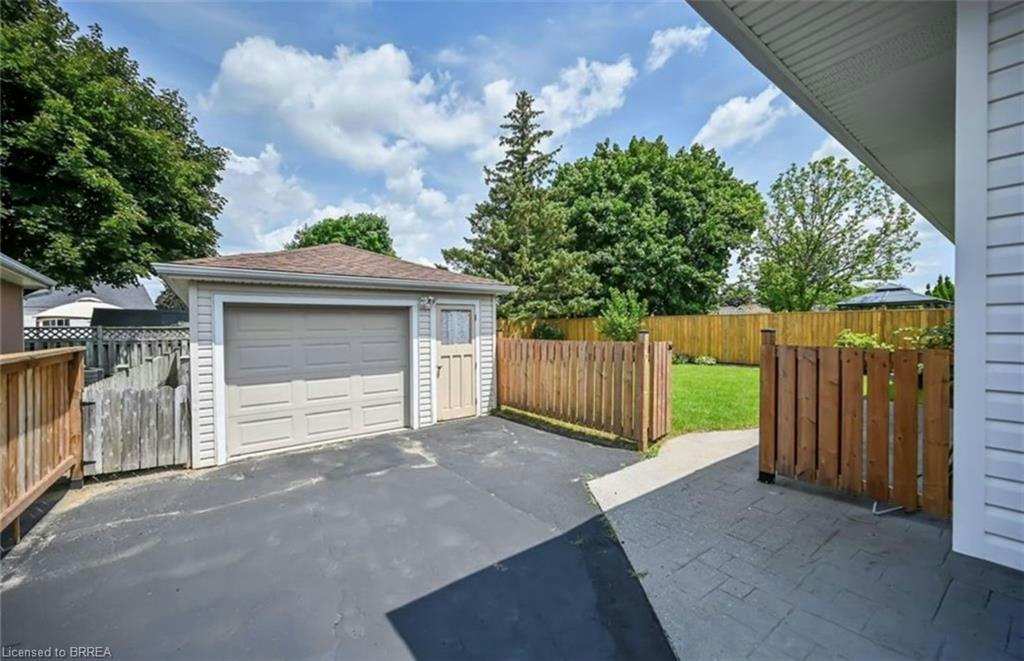 Upper-14 Pembroke Avenue, Brantford, ON, N3R 5B4 - 14