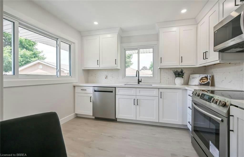 Upper-14 Pembroke Avenue, Brantford, ON, N3R 5B4 - 6