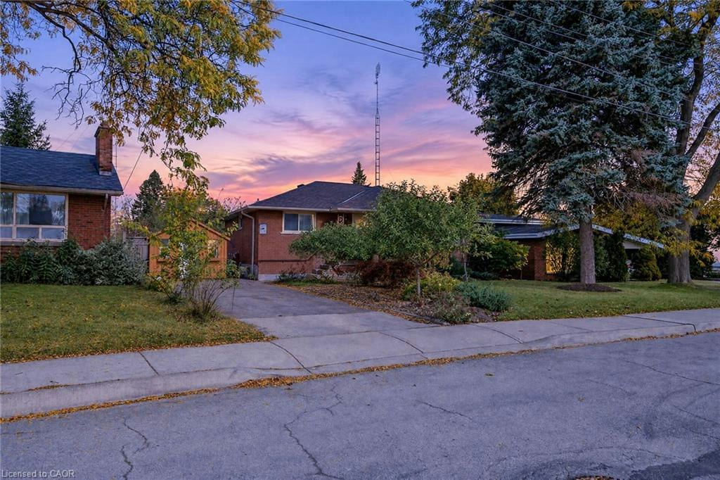 6 Sandringham Avenue, Hamilton, ON, L9C 2H4