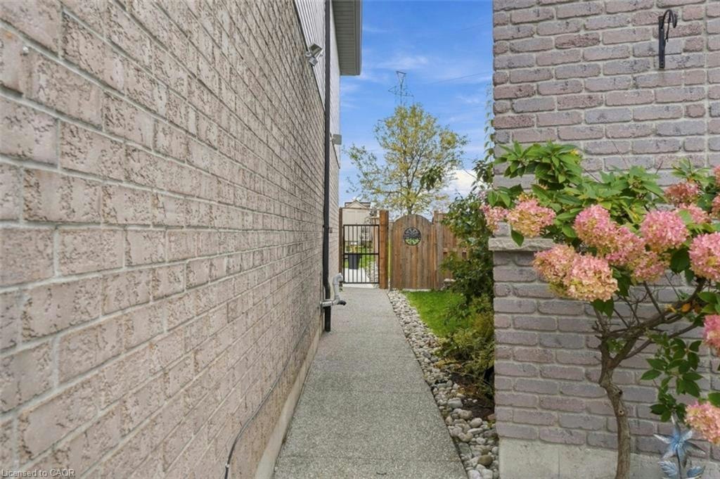 317 Jacqueline Boulevard, Hamilton, ON, L9B 2V7 - 2