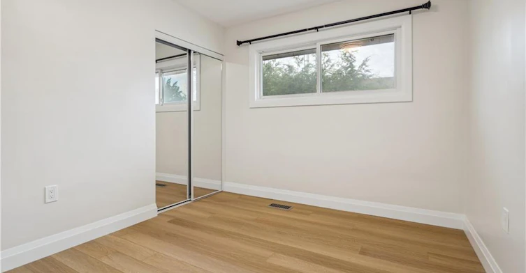 Main-121 Toby Crescent, Hamilton, ON, L8T 2N9 - 15