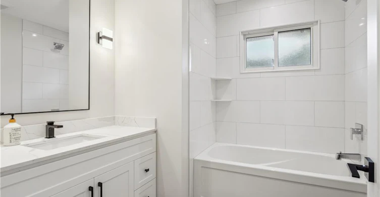 Main-121 Toby Crescent, Hamilton, ON, L8T 2N9 - 13