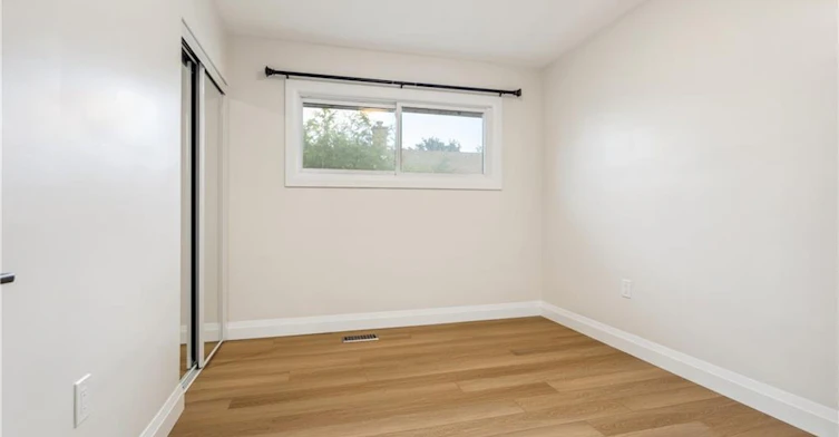 Main-121 Toby Crescent, Hamilton, ON, L8T 2N9 - 14