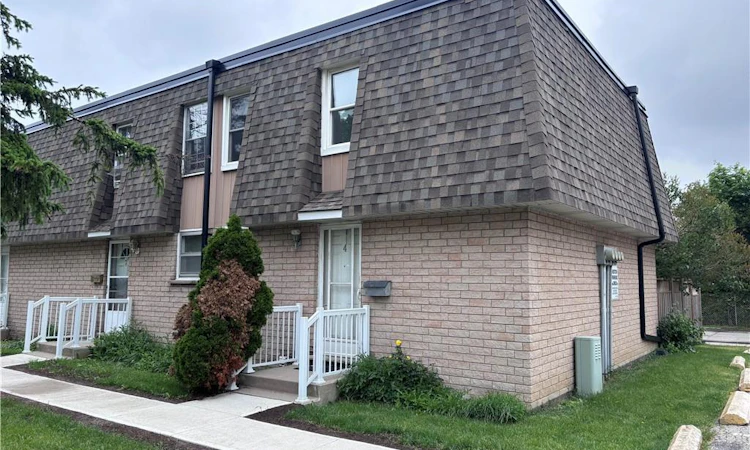 4-153 Limeridge Road W