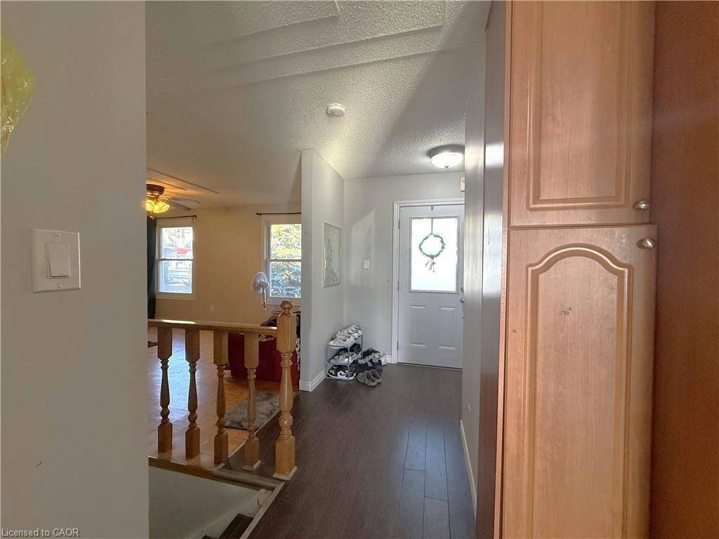 42 Southwood Court, Kitchener, ON, N2E 2H9 - 3