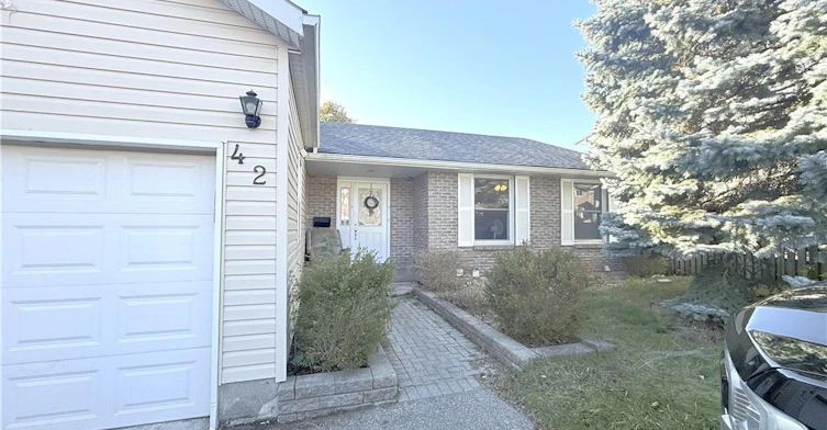 42 Southwood Court, Kitchener, ON, N2E 2H9 - 2