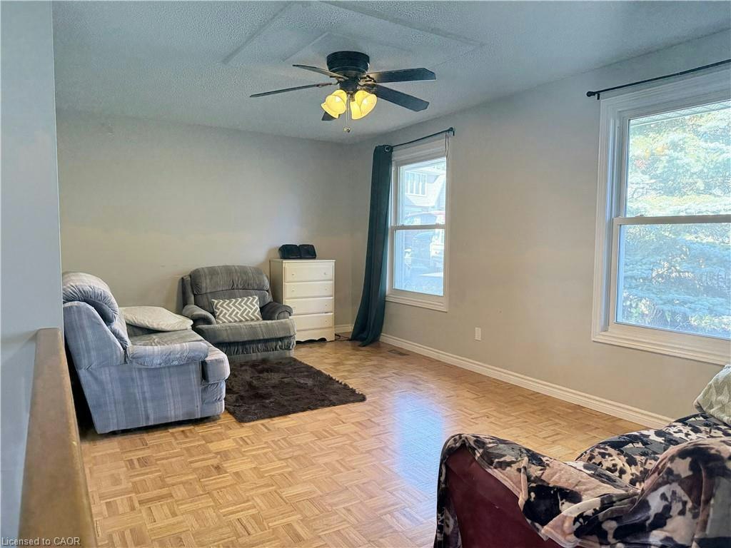 42 Southwood Court, Kitchener, ON, N2E 2H9 - 5