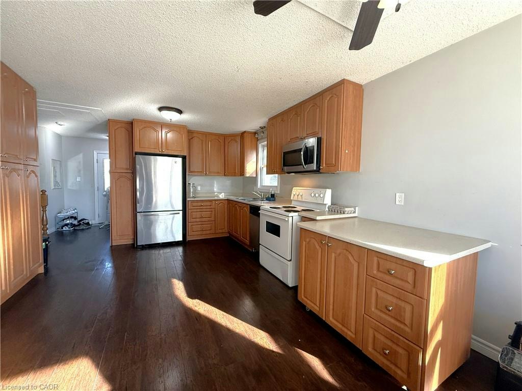 42 Southwood Court, Kitchener, ON, N2E 2H9 - 8
