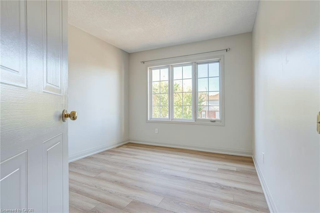 346 University Downs Crescent, Waterloo, ON, N2K 4A9 - 21
