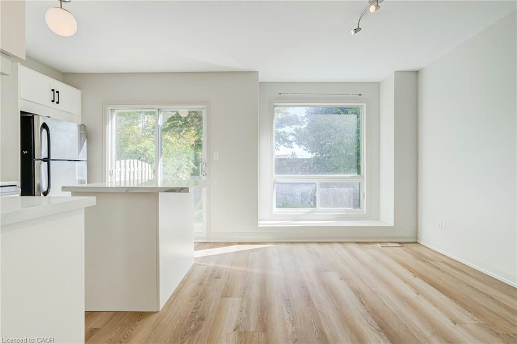 346 University Downs Crescent, Waterloo, ON, N2K 4A9 - 7