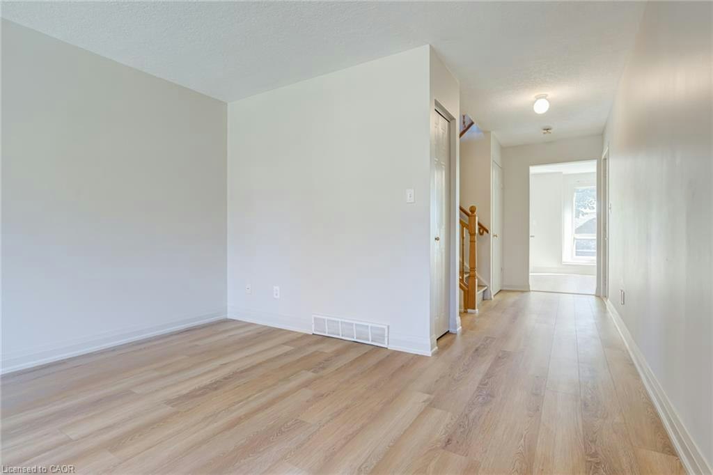 346 University Downs Crescent, Waterloo, ON, N2K 4A9 - 4