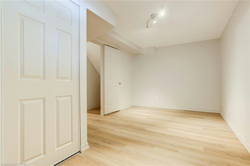346 University Downs Crescent, Waterloo, ON, N2K 4A9 - 32