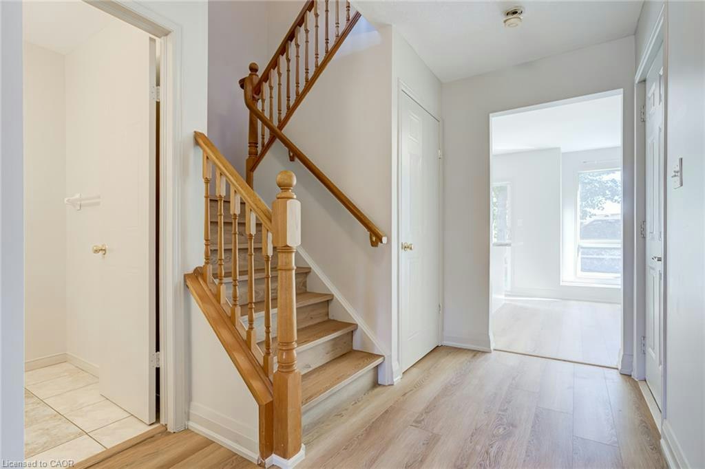 346 University Downs Crescent, Waterloo, ON, N2K 4A9 - 16