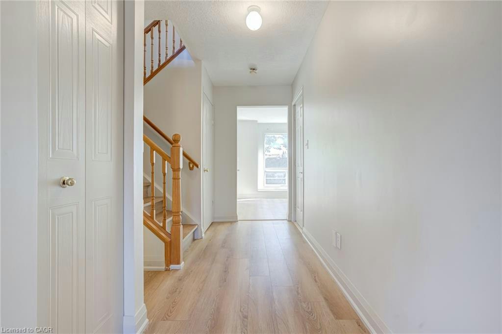 346 University Downs Crescent, Waterloo, ON, N2K 4A9 - 6