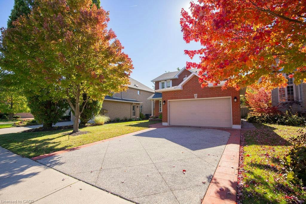 7 Falconridge Drive, Hamilton, ON, L9B 2P2