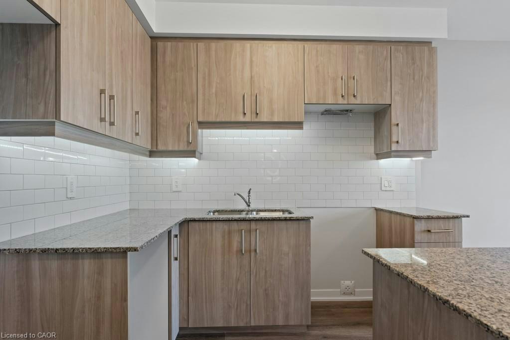 403-5002 King Street, Lincoln, ON, L3J 2J5 - 5