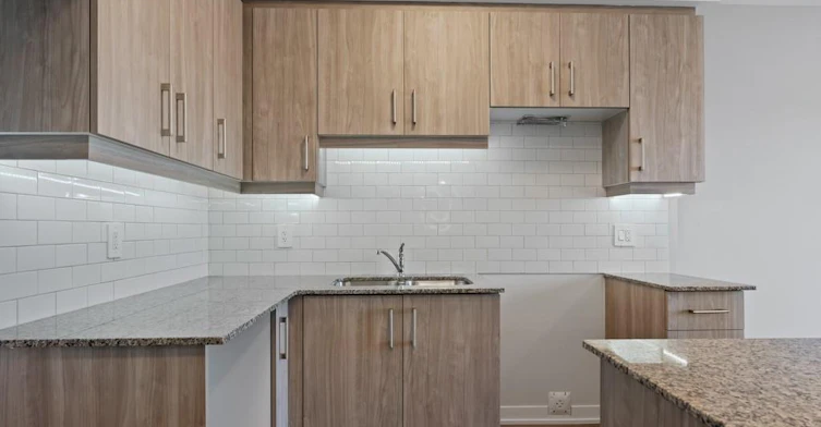 403-5002 King Street, Lincoln, ON, L3J 2J5 - 5