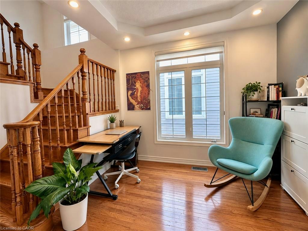 5321 Applegarth Drive, Burlington, ON, L7L 7E4 - 5