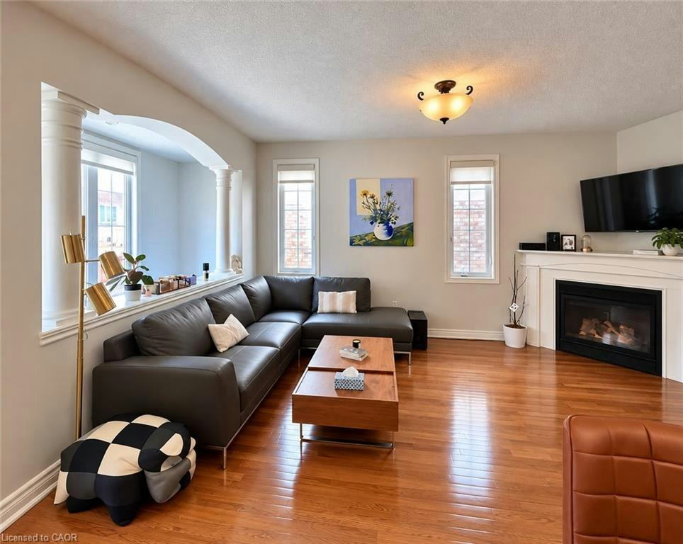 5321 Applegarth Drive, Burlington, ON, L7L 7E4 - 4