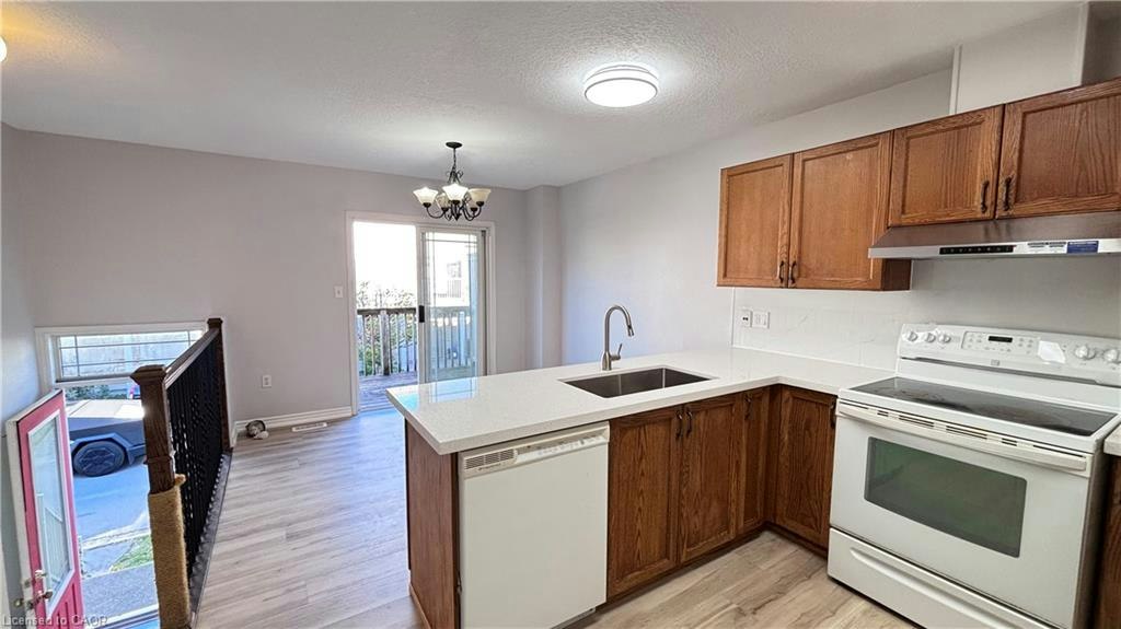 J54-619 Wild Ginger Avenue, Waterloo, ON, N2V 2X1 - 6