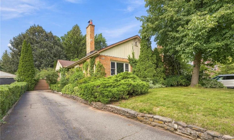 313 North Shore Boulevard W