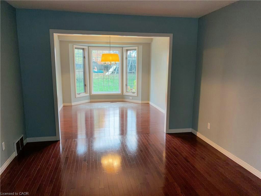 535 Cairncroft Place, Waterloo, ON, N2T 2J5 - 4